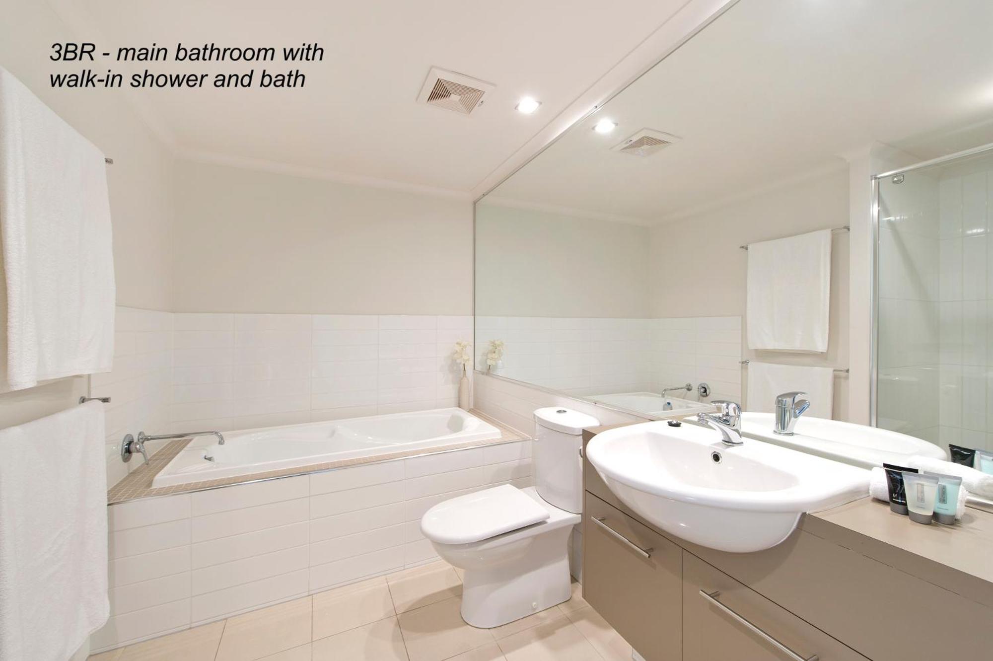 On The Bay Apartments Bongaree Extérieur photo