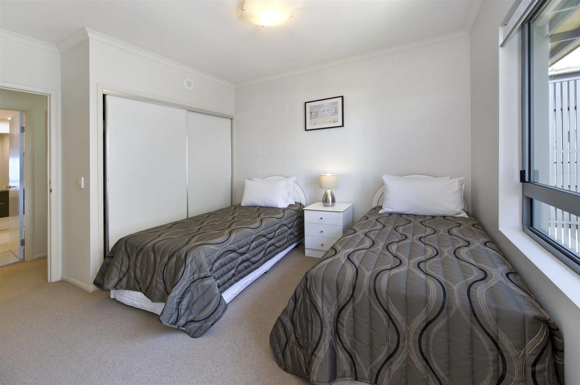 On The Bay Apartments Bongaree Extérieur photo